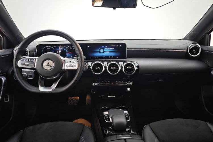 奔驰A级 2019款 A 200 L 运动轿车中控内饰7007