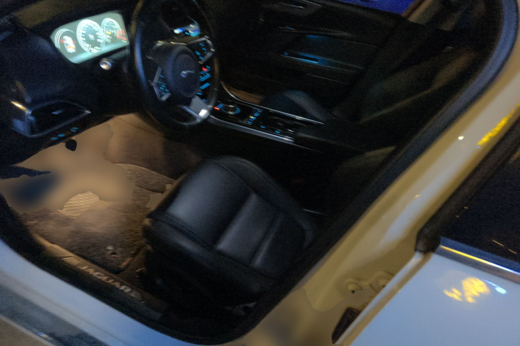 捷豹XEL 2018款 2.0T 250PS 尊享版中控内饰19