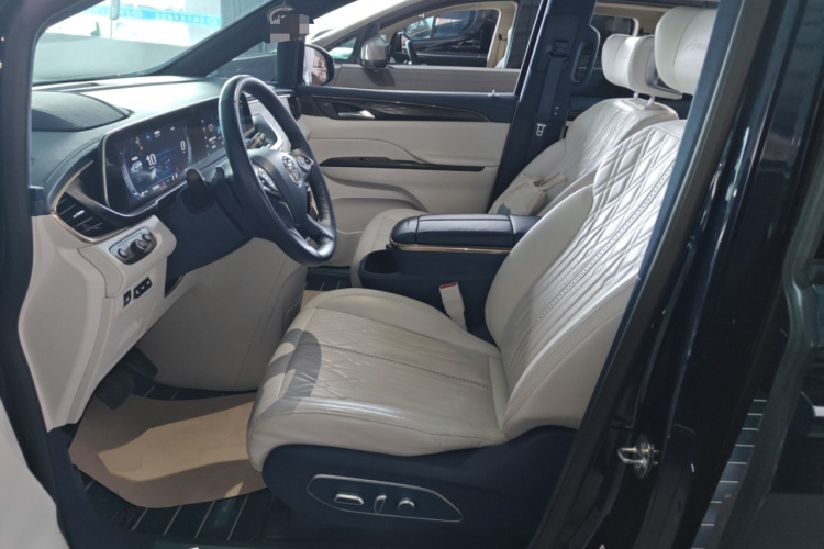 别克GL8 2022款 Avenir艾维亚 四座尊礼版中控内饰19