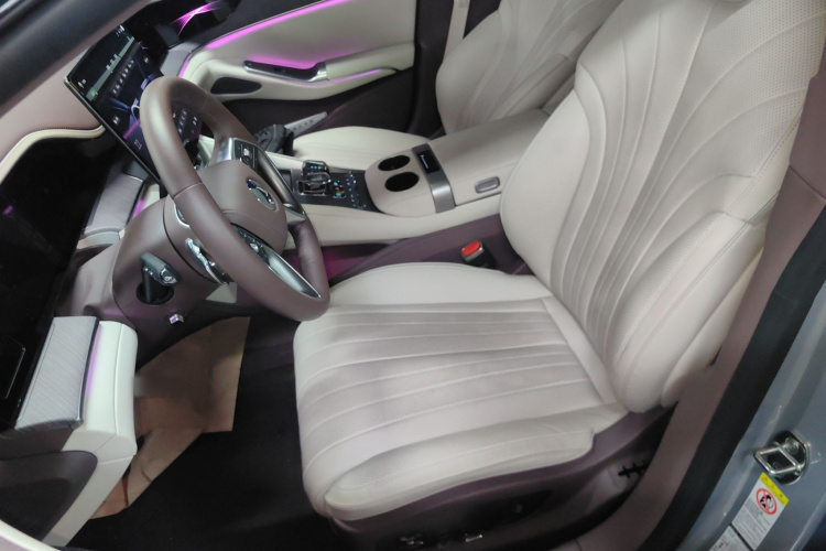 腾势Z9GT 2024款 1100四驱Ultra版中控内饰19