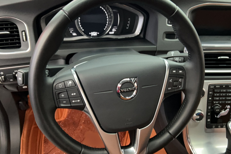 沃尔沃S60 2019款 S60L 改款 T5 智驭菁英版中控内饰7005