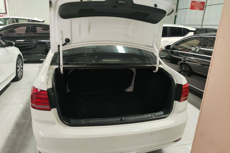 大众 朗逸 2017款 1.6L 自动风尚版机舱底盘23