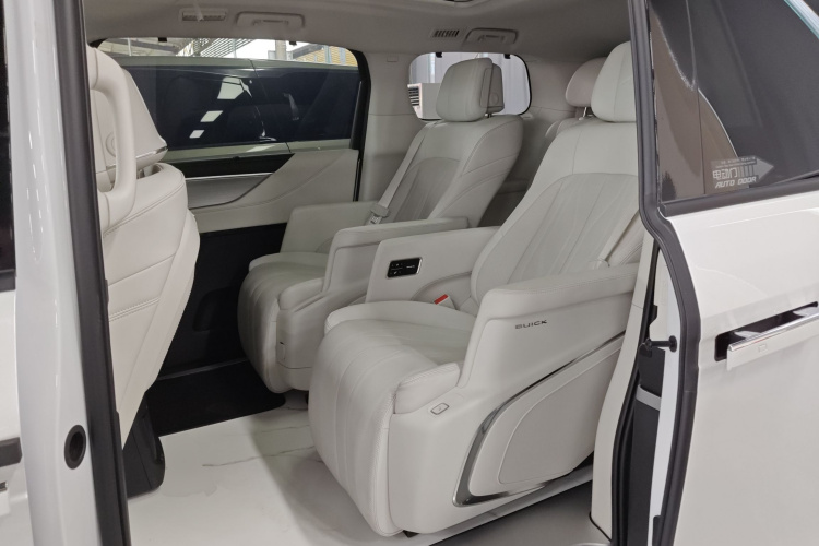 别克GL8新能源 2024款 陆尊 尊享版 7座中控内饰7004