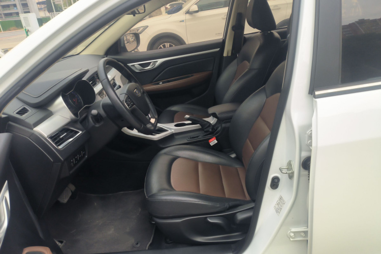 吉利汽车 远景 2019款 升级版 1.5L CVT豪华型 国VI中控内饰19