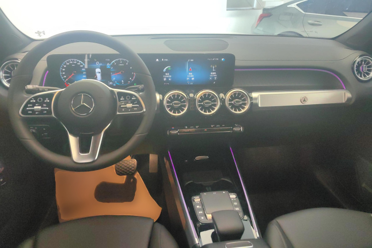 奔驰GLB 2023款 GLB 220 动感型中控内饰12