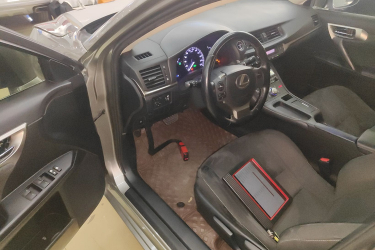 雷克萨斯CT 2017款 CT200h 精英版 单色 国V中控内饰20