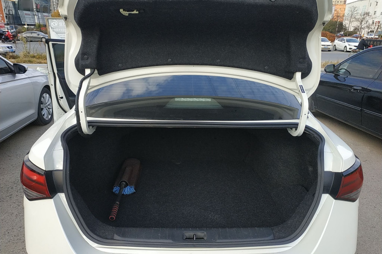 日产 轩逸 2020款 改款 1.6L XL CVT悦享版机舱底盘23