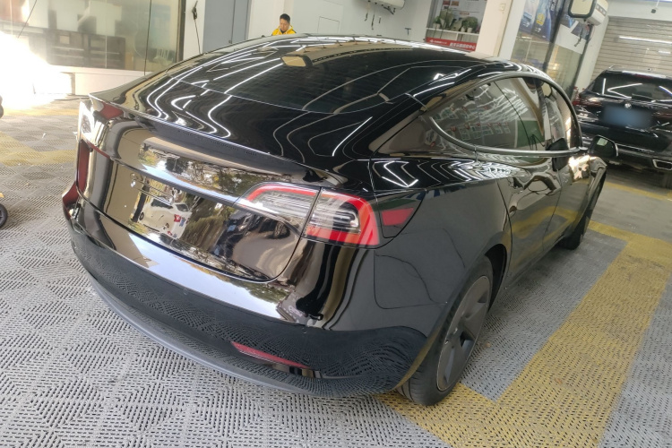 特斯拉 Model 3 2021款 标准续航后驱升级版 3D6车身外观6005