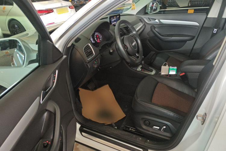 奥迪Q3 2018款 30周年年型 30 TFSI 时尚型中控内饰7003