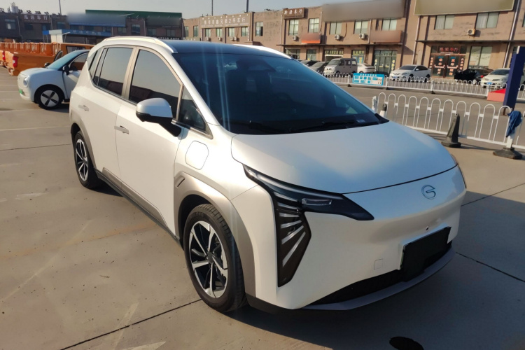 埃安 AION Y 2023款 Younger 星耀版车身外观3