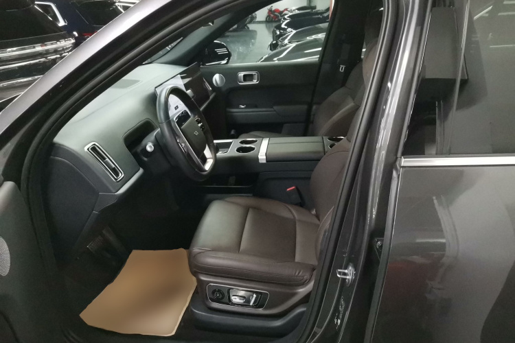 理想汽车 理想L9 2022款 Max中控内饰19