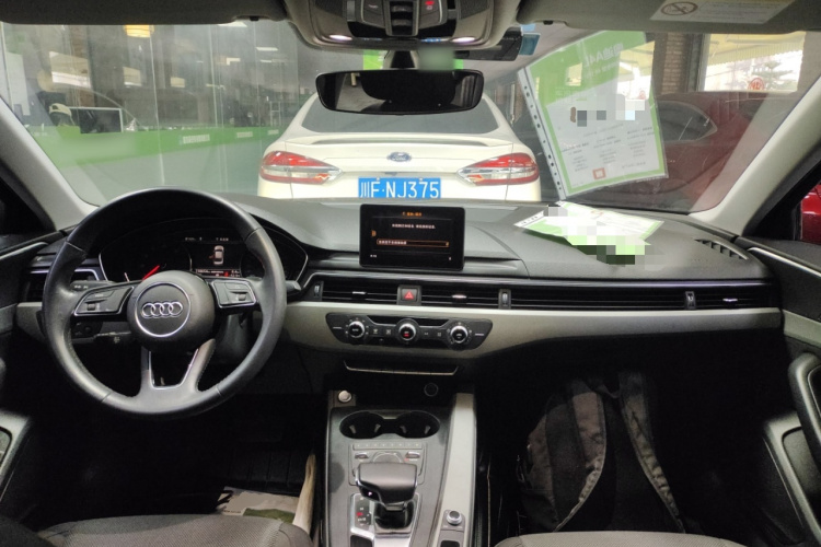 奥迪A4L 2019款 40 TFSI 进取型 国VI中控内饰7002
