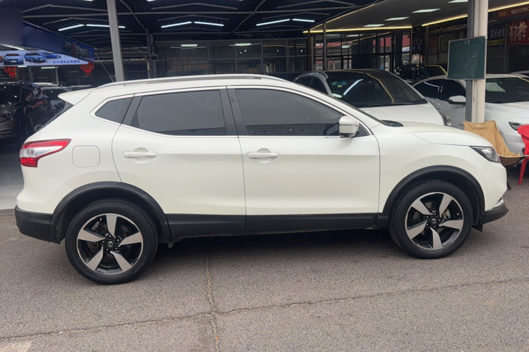 日产 逍客 2017款 2.0L CVT豪华版 国V车身外观4