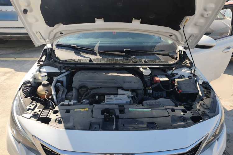 标致408 2019款 230THP 自动豪华版 国VI机舱底盘24