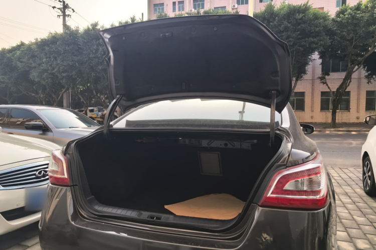 日产 天籁 2013款 2.0L XL舒适版机舱底盘23