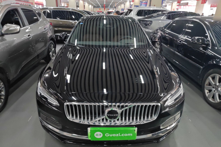 沃尔沃S90新能源 2025款 插电式混动 四驱长续航智雅豪华版车身外观2