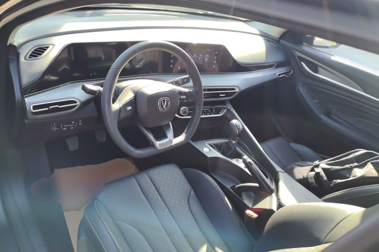 长安 逸动 2021款 PLUS 1.6L GDI 手动精英型中控内饰12