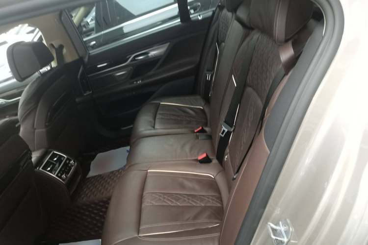 宝马7系 2019款 730Li 豪华套装中控内饰7004