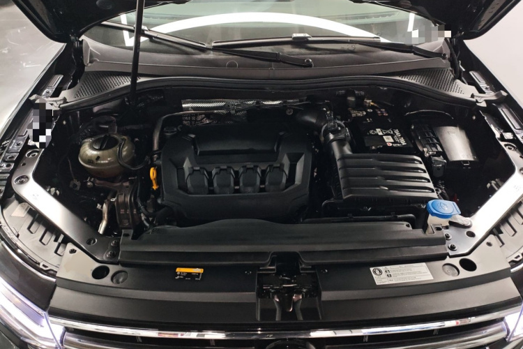 大众 途观L 2024款 出众款 330TSI 自动两驱R-Line龙耀版机舱底盘24