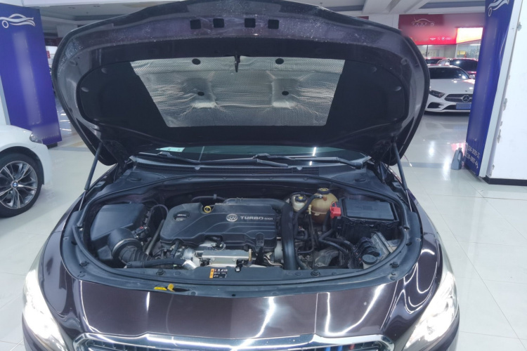 别克 君越 2016款 20T 精英型机舱底盘24