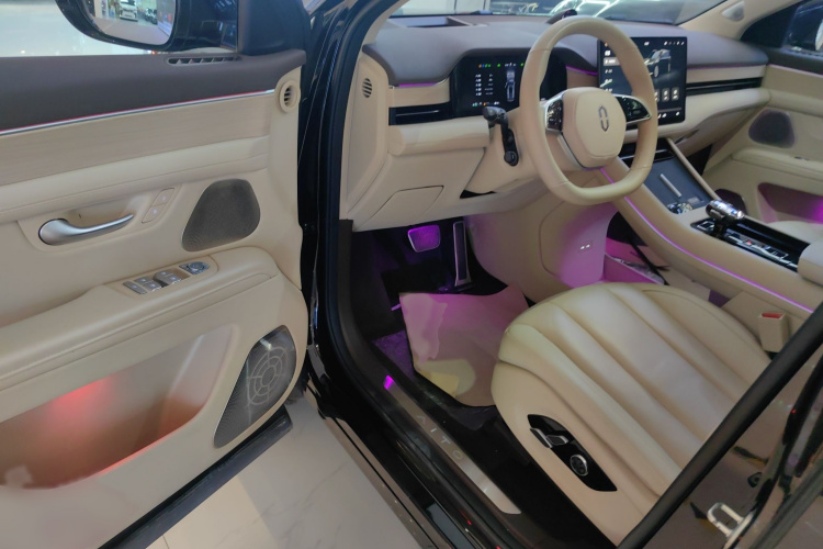 鸿蒙智行 问界M7 2024款 1.5T 智驾四驱Ultra版 5座中控内饰7001