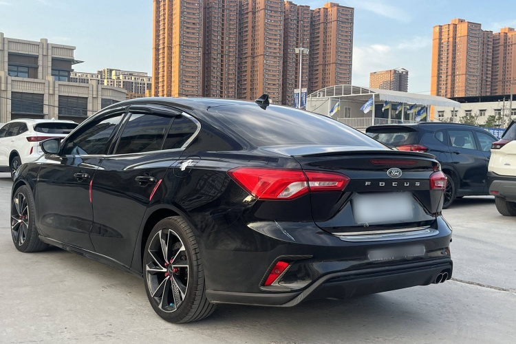 福特 福克斯 2019款 三厢 EcoBoost 180 自动ST Line车身外观6003