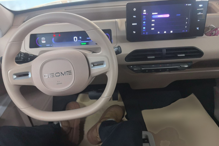 吉利银河 2024款 熊猫mini 200km 耐力熊中控内饰12