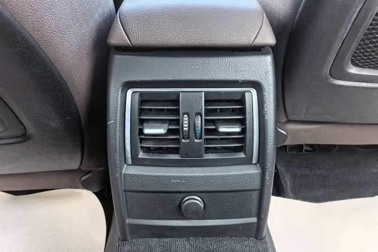 宝马3系 2019款 320Li M运动曜夜版中控内饰7011