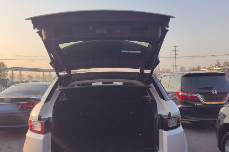 路虎 揽胜极光 2018款 240PS SE 智耀版机舱底盘23