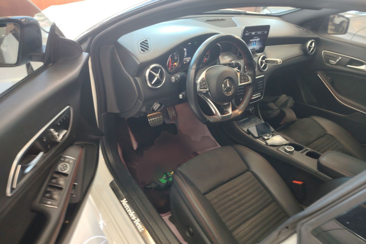 奔驰CLA 2019款 CLA 220 4MATIC中控内饰7003