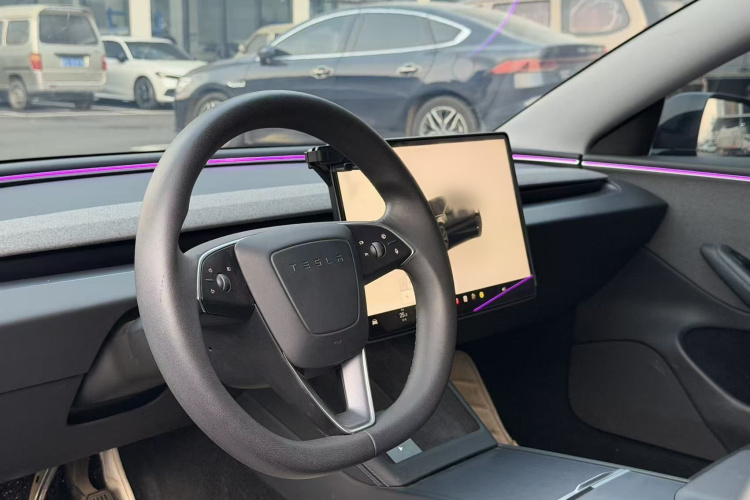 特斯拉 Model 3 2023款 后轮驱动版中控内饰7003