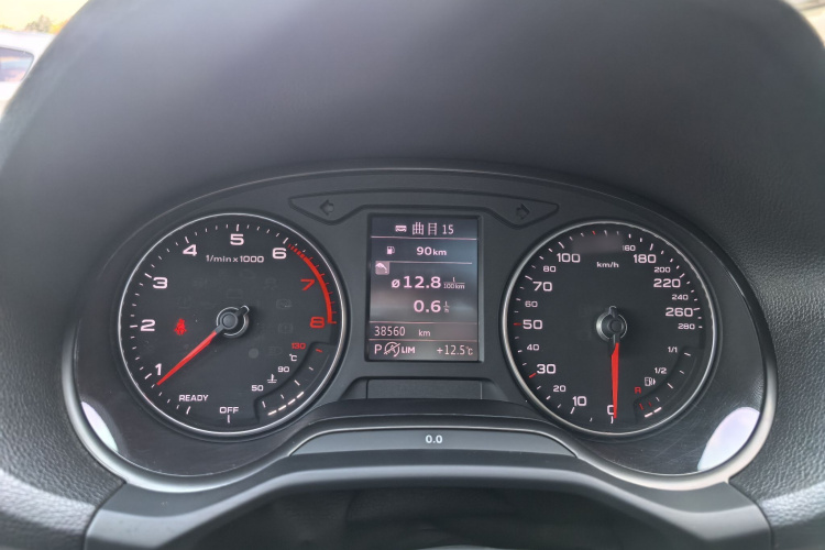 奥迪Q2L 2020款 35 TFSI 进取动感型中控内饰7006