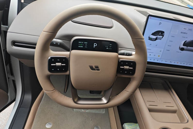 理想汽车 理想i8 2025款 标准版中控内饰13
