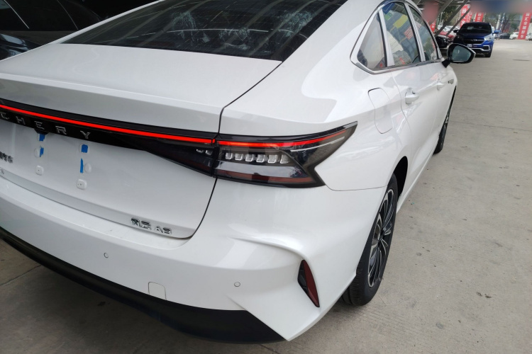 奇瑞 风云A8 2024款 127 驭风版车身外观9