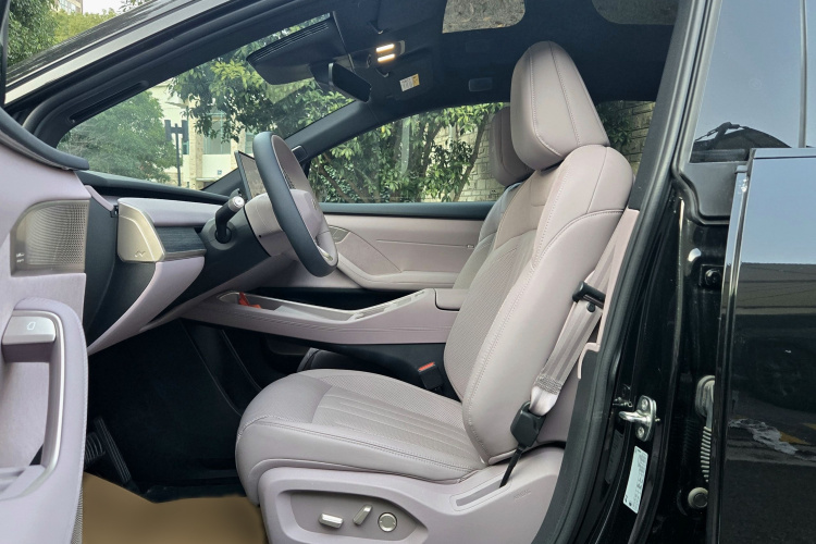 乐道L60 2024款 60kWh 后驱版中控内饰7001
