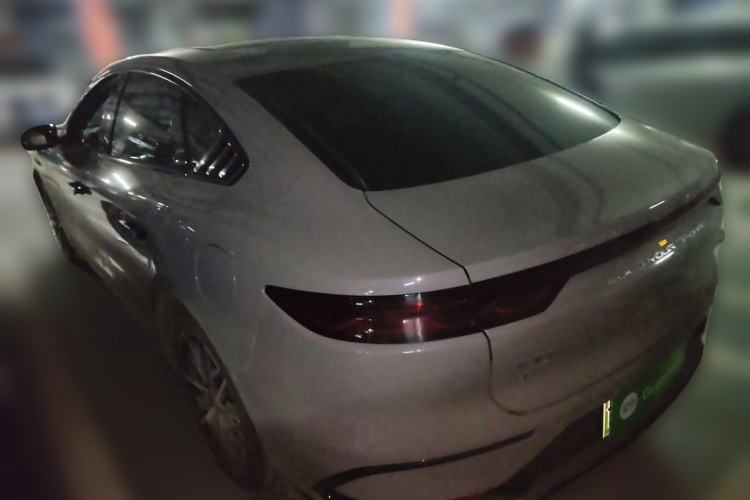 比亚迪 汉 2025款 DM-i 125KM尊荣型车身外观5