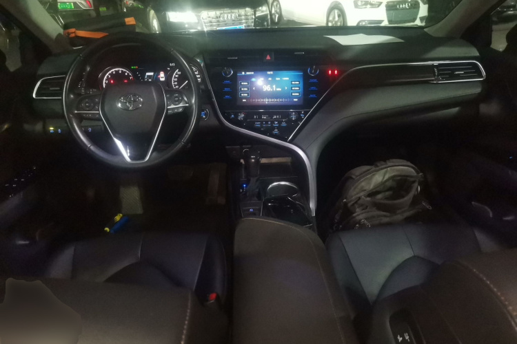 丰田 凯美瑞 2019款 改款 2.0G 豪华版中控内饰12
