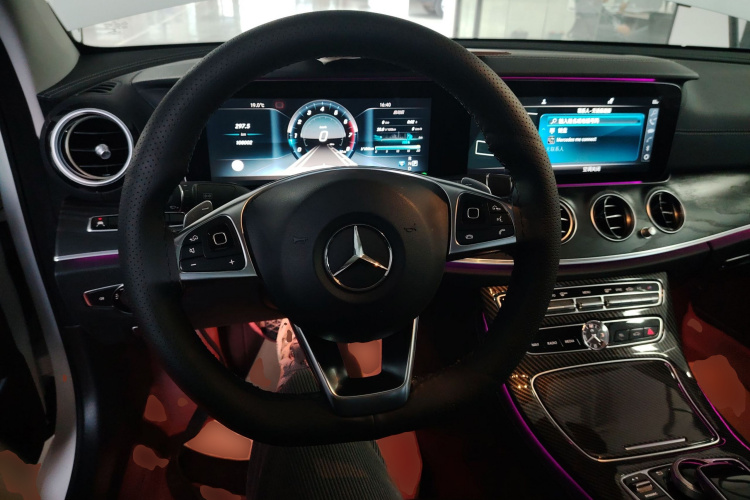奔驰E级 2016款 E 300 L 运动豪华型中控内饰13