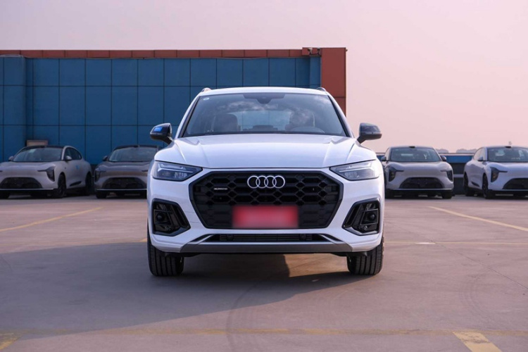 奥迪Q5L 2025款 45周年典藏版 40 TFSI 豪华动感型车身外观6001