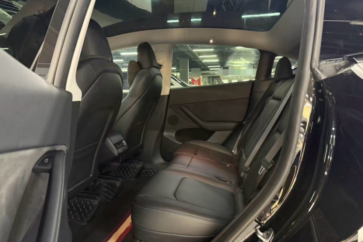 特斯拉 Model Y 2023款 后轮驱动版中控内饰7003