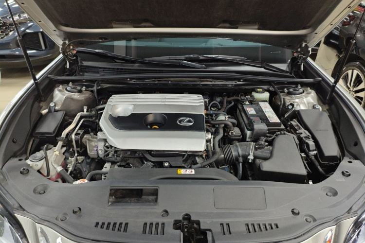 雷克萨斯ES 2021款 200 豪华版机舱底盘24