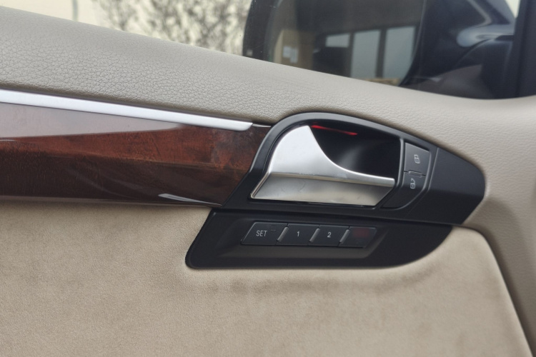 奥迪Q7 2012款 3.0 TDI 领先型局部细节9002