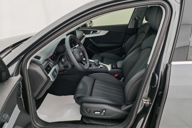 奥迪A4L 2025款 200万辆悦享版 40 TFSI 时尚动感型中控内饰7004