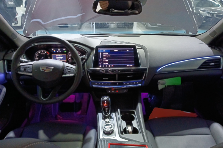 凯迪拉克CT5 2021款 28T 豪华型中控内饰12