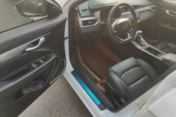 吉利汽车 帝豪 2019款 领军版 1.5L CVT向上互联型 国V中控内饰7003