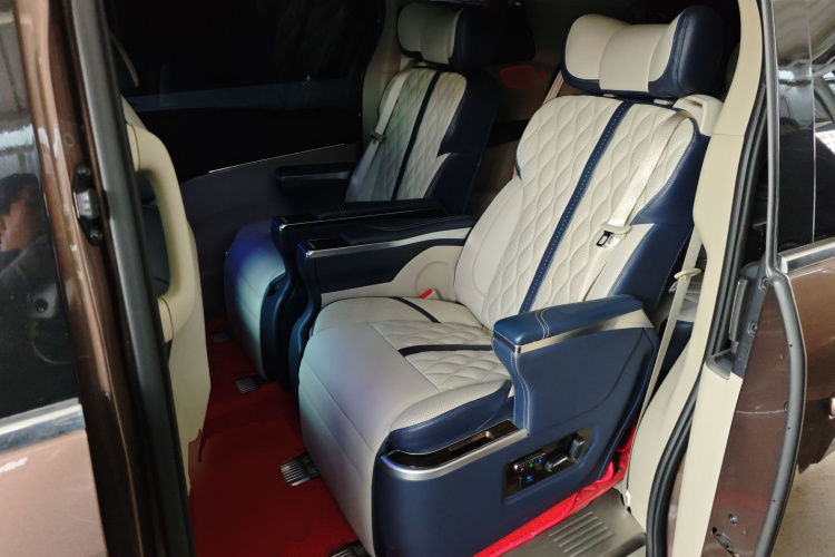 别克GL8 2018款 28T 尊贵型 国VI中控内饰21