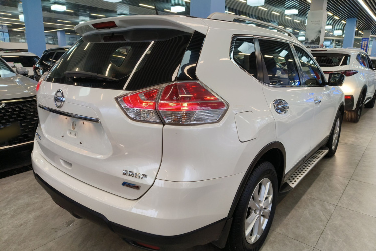 日产 奇骏 2014款 2.0L CVT舒适版 2WD车身外观7