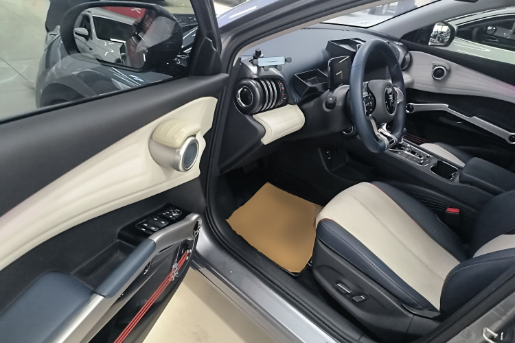 比亚迪 元PLUS 2022款 430KM 尊贵型中控内饰20