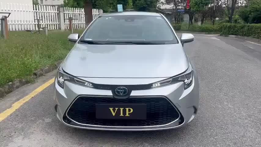 丰田 雷凌 2022款 双擎 1.8H E-CVT豪华版实拍1