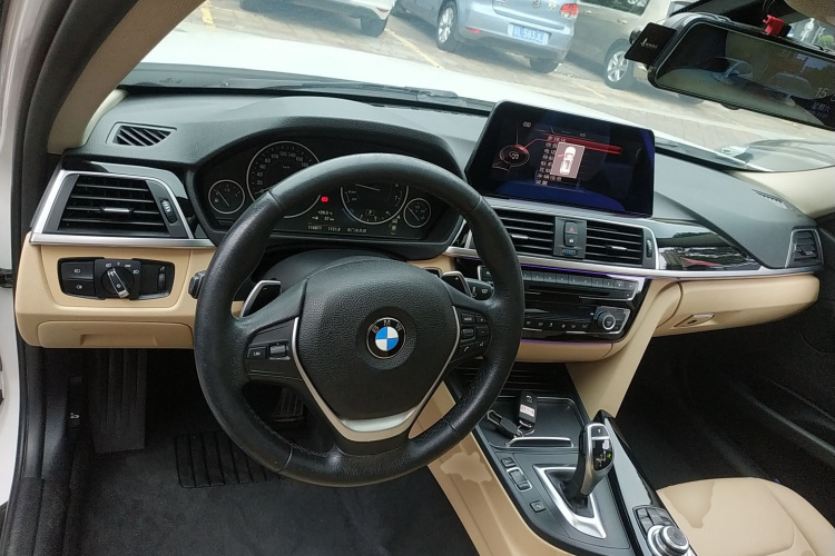 宝马3系 2017款 320Li M运动型中控内饰12